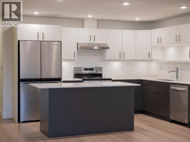 B2-6900 BURNABY STREET